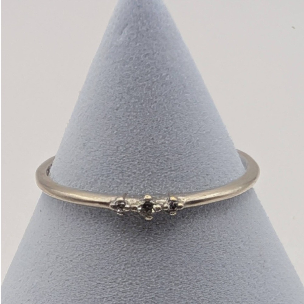 Sterling Silver 925 3-Stone Cubic Zirconia Minimalist Stackable Ring Size 7.5 - Picture 1 of 8